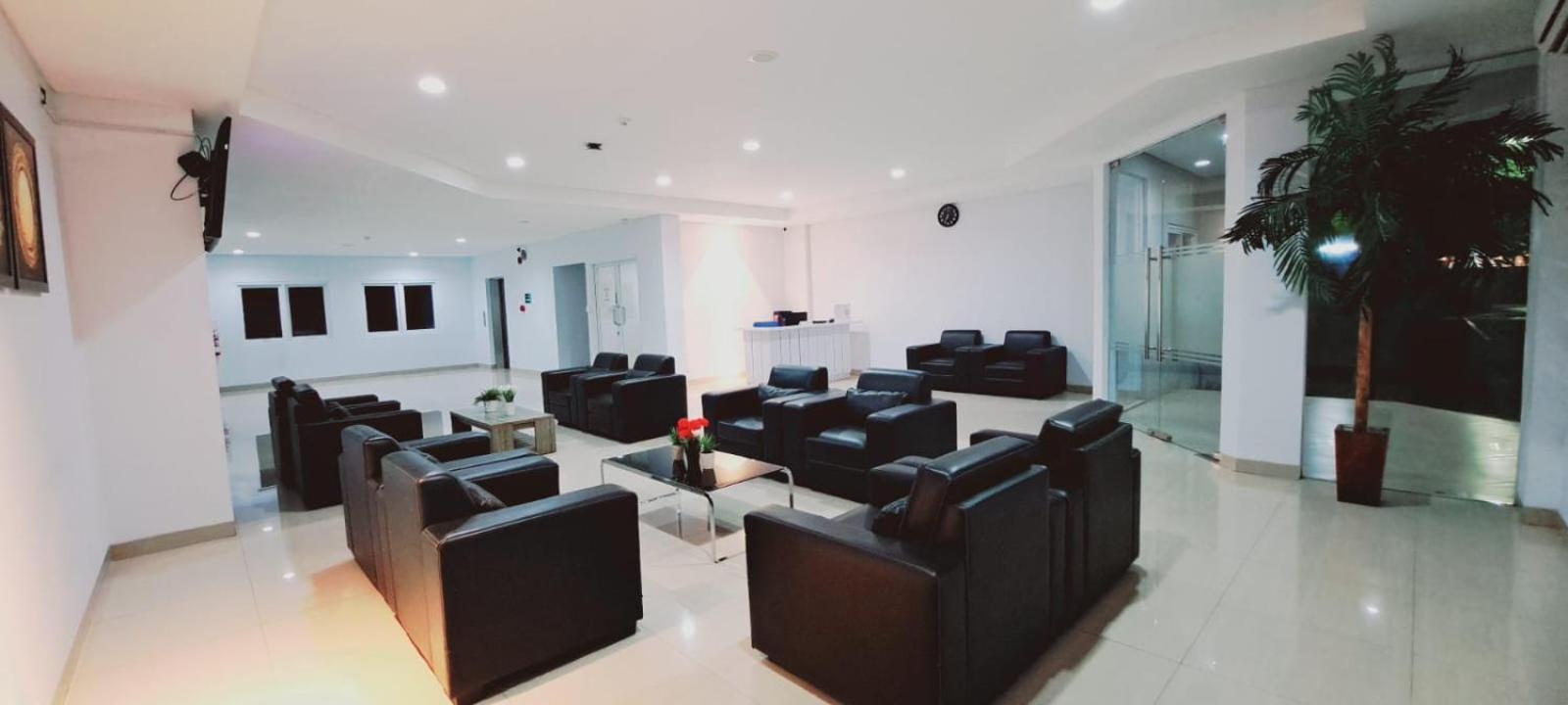 Tos Hotel & Convention Center Tangerang Powered By Archipelago Εξωτερικό φωτογραφία