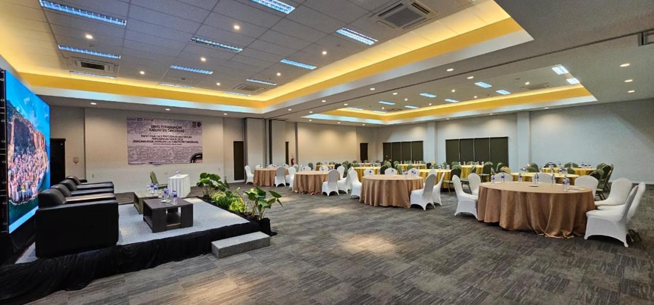 Tos Hotel & Convention Center Tangerang Powered By Archipelago Εξωτερικό φωτογραφία
